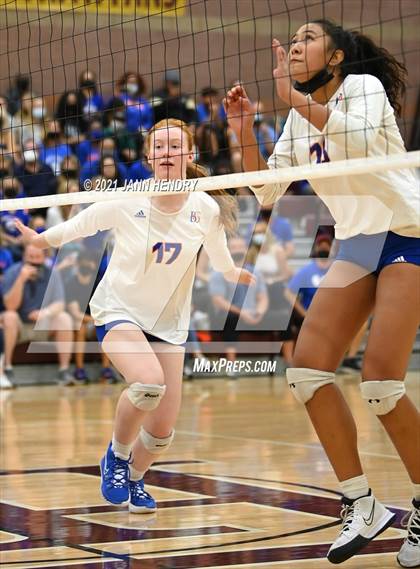 Thumbnail 3 in Bishop Gorman vs. Centennial (5A State Championship) photogallery.