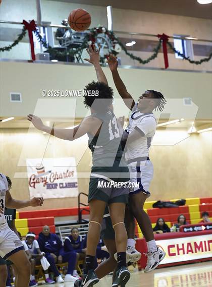 Thumbnail 2 in William Floyd vs Baldwin (Gary Charles Hoop Classic) photogallery.