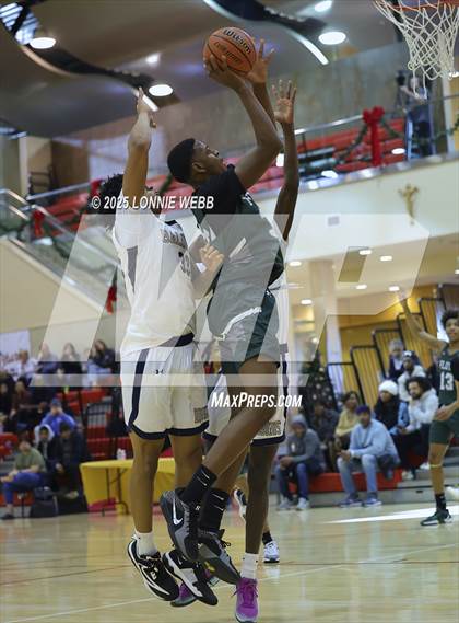 Thumbnail 2 in William Floyd vs Baldwin (Gary Charles Hoop Classic) photogallery.