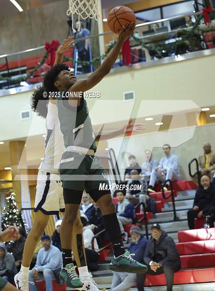 Thumbnail 2 in William Floyd vs Baldwin (Gary Charles Hoop Classic) photogallery.