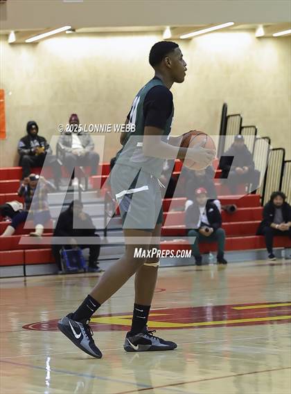 Thumbnail 3 in William Floyd vs Baldwin (Gary Charles Hoop Classic) photogallery.