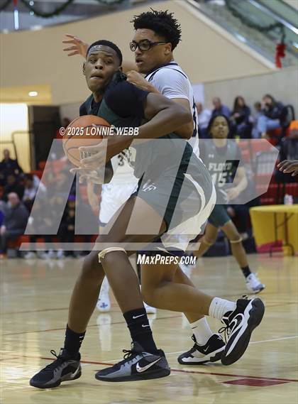 Thumbnail 2 in William Floyd vs Baldwin (Gary Charles Hoop Classic) photogallery.