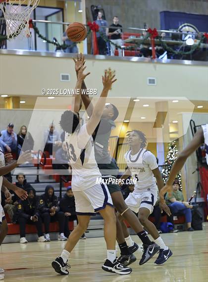Thumbnail 2 in William Floyd vs Baldwin (Gary Charles Hoop Classic) photogallery.