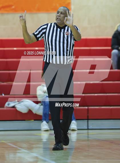 Thumbnail 1 in William Floyd vs Baldwin (Gary Charles Hoop Classic) photogallery.