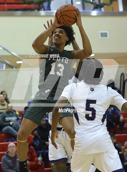 Thumbnail 1 in William Floyd vs Baldwin (Gary Charles Hoop Classic) photogallery.