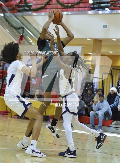 Thumbnail 3 in William Floyd vs Baldwin (Gary Charles Hoop Classic) photogallery.