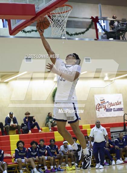 Thumbnail 3 in William Floyd vs Baldwin (Gary Charles Hoop Classic) photogallery.