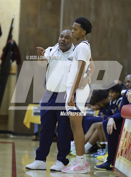 Thumbnail 2 in William Floyd vs Baldwin (Gary Charles Hoop Classic) photogallery.