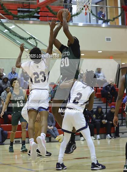 Thumbnail 2 in William Floyd vs Baldwin (Gary Charles Hoop Classic) photogallery.