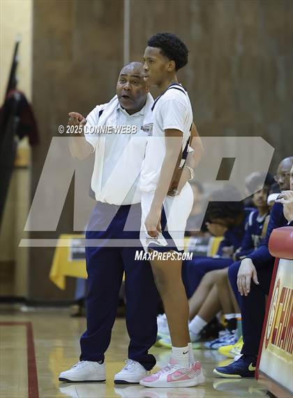 Thumbnail 3 in William Floyd vs Baldwin (Gary Charles Hoop Classic) photogallery.