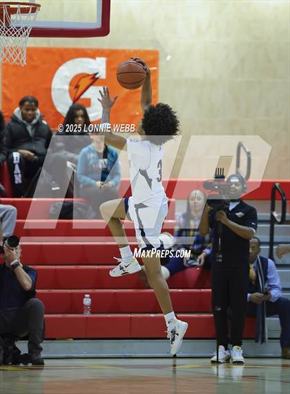 Thumbnail 2 in William Floyd vs Baldwin (Gary Charles Hoop Classic) photogallery.