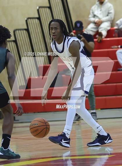 Thumbnail 1 in William Floyd vs Baldwin (Gary Charles Hoop Classic) photogallery.