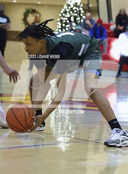 Thumbnail 3 in William Floyd vs Baldwin (Gary Charles Hoop Classic) photogallery.