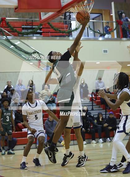 Thumbnail 3 in William Floyd vs Baldwin (Gary Charles Hoop Classic) photogallery.