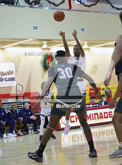 Thumbnail 3 in William Floyd vs Baldwin (Gary Charles Hoop Classic) photogallery.