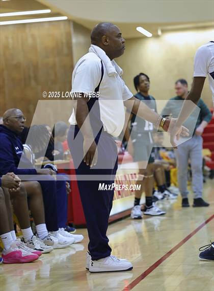 Thumbnail 3 in William Floyd vs Baldwin (Gary Charles Hoop Classic) photogallery.