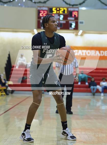 Thumbnail 2 in William Floyd vs Baldwin (Gary Charles Hoop Classic) photogallery.