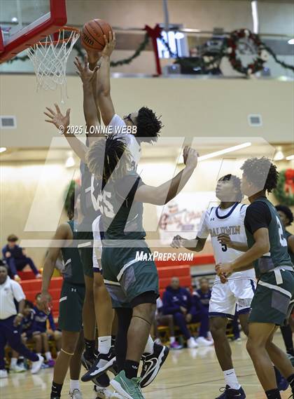 Thumbnail 2 in William Floyd vs Baldwin (Gary Charles Hoop Classic) photogallery.
