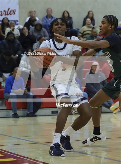 Thumbnail 3 in William Floyd vs Baldwin (Gary Charles Hoop Classic) photogallery.
