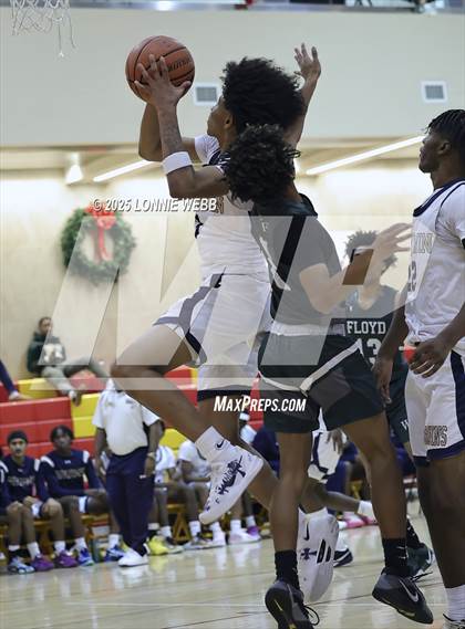 Thumbnail 3 in William Floyd vs Baldwin (Gary Charles Hoop Classic) photogallery.