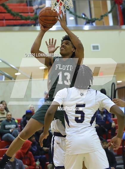 Thumbnail 2 in William Floyd vs Baldwin (Gary Charles Hoop Classic) photogallery.