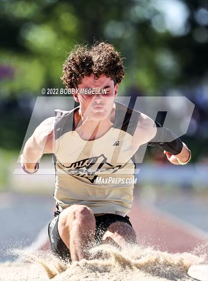 Thumbnail 3 in CIF Boys Central Section Track  & Field Championships photogallery.