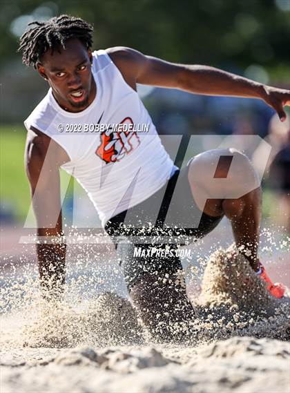 Thumbnail 3 in CIF Boys Central Section Track  & Field Championships photogallery.