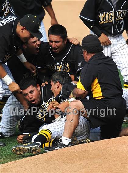 Thumbnail 3 in Chatsworth vs. San Fernando (CIF LACS D1 Final) photogallery.