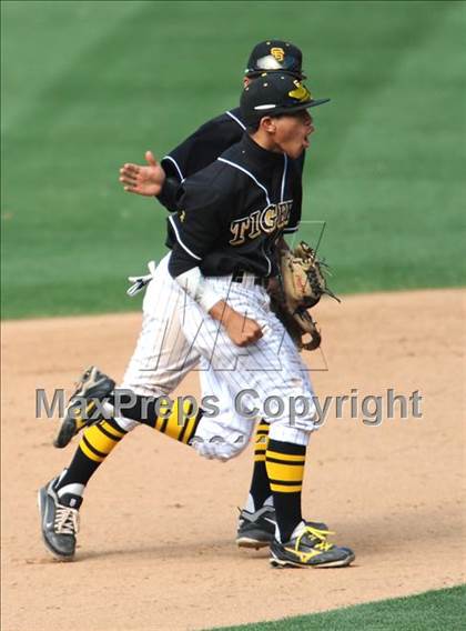Thumbnail 3 in Chatsworth vs. San Fernando (CIF LACS D1 Final) photogallery.