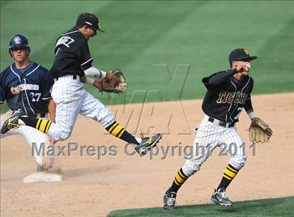 Thumbnail 1 in Chatsworth vs. San Fernando (CIF LACS D1 Final) photogallery.