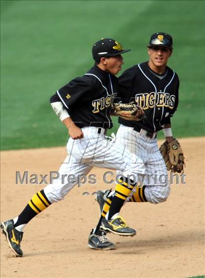 Thumbnail 2 in Chatsworth vs. San Fernando (CIF LACS D1 Final) photogallery.