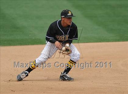 Thumbnail 2 in Chatsworth vs. San Fernando (CIF LACS D1 Final) photogallery.