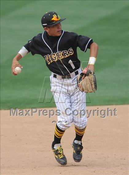 Thumbnail 3 in Chatsworth vs. San Fernando (CIF LACS D1 Final) photogallery.