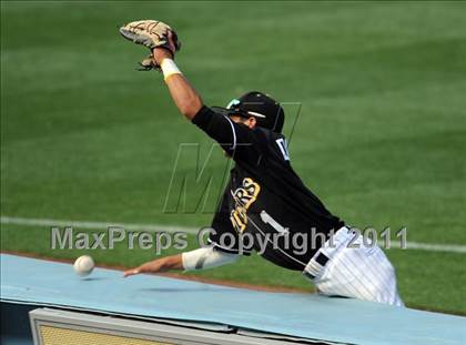 Thumbnail 1 in Chatsworth vs. San Fernando (CIF LACS D1 Final) photogallery.