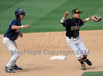 Thumbnail 1 in Chatsworth vs. San Fernando (CIF LACS D1 Final) photogallery.