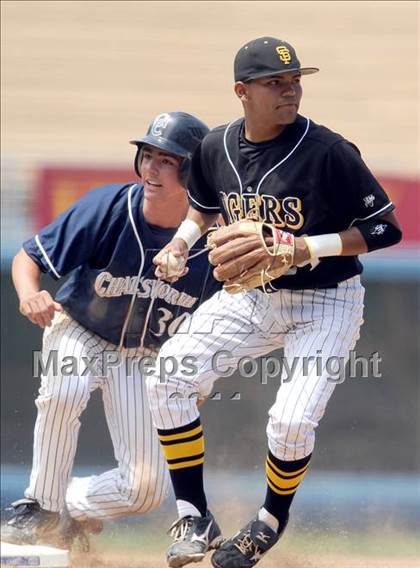 Thumbnail 1 in Chatsworth vs. San Fernando (CIF LACS D1 Final) photogallery.
