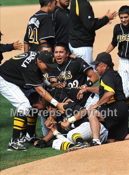 Thumbnail 1 in Chatsworth vs. San Fernando (CIF LACS D1 Final) photogallery.