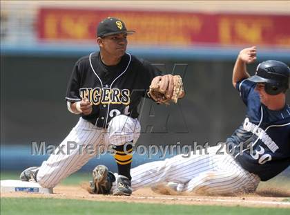 Thumbnail 2 in Chatsworth vs. San Fernando (CIF LACS D1 Final) photogallery.
