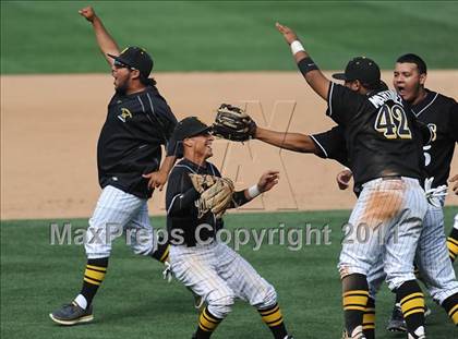 Thumbnail 1 in Chatsworth vs. San Fernando (CIF LACS D1 Final) photogallery.