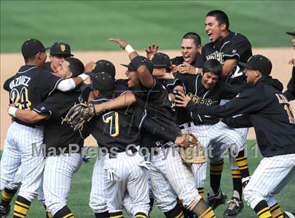 Thumbnail 2 in Chatsworth vs. San Fernando (CIF LACS D1 Final) photogallery.