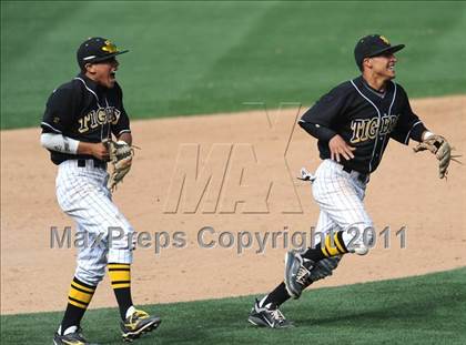 Thumbnail 2 in Chatsworth vs. San Fernando (CIF LACS D1 Final) photogallery.
