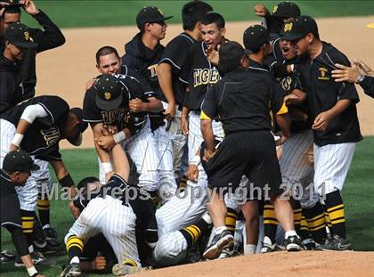 Thumbnail 2 in Chatsworth vs. San Fernando (CIF LACS D1 Final) photogallery.