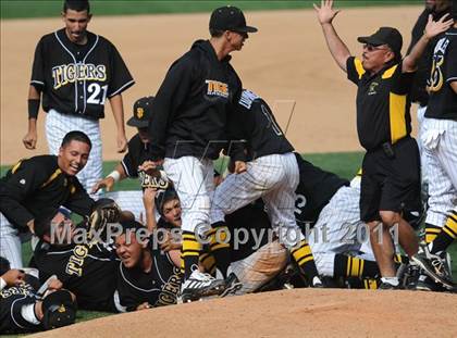 Thumbnail 2 in Chatsworth vs. San Fernando (CIF LACS D1 Final) photogallery.