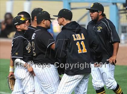 Thumbnail 3 in Chatsworth vs. San Fernando (CIF LACS D1 Final) photogallery.