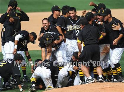 Thumbnail 1 in Chatsworth vs. San Fernando (CIF LACS D1 Final) photogallery.