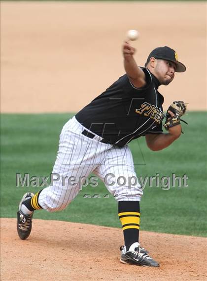 Thumbnail 1 in Chatsworth vs. San Fernando (CIF LACS D1 Final) photogallery.