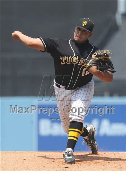 Thumbnail 2 in Chatsworth vs. San Fernando (CIF LACS D1 Final) photogallery.