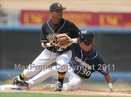 Thumbnail 3 in Chatsworth vs. San Fernando (CIF LACS D1 Final) photogallery.