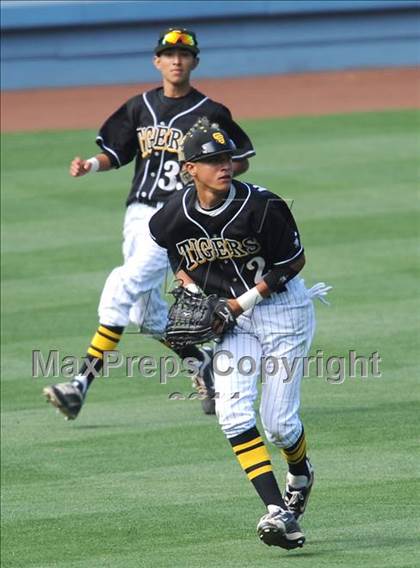 Thumbnail 1 in Chatsworth vs. San Fernando (CIF LACS D1 Final) photogallery.