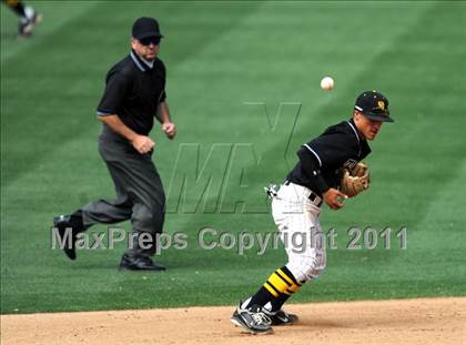 Thumbnail 2 in Chatsworth vs. San Fernando (CIF LACS D1 Final) photogallery.